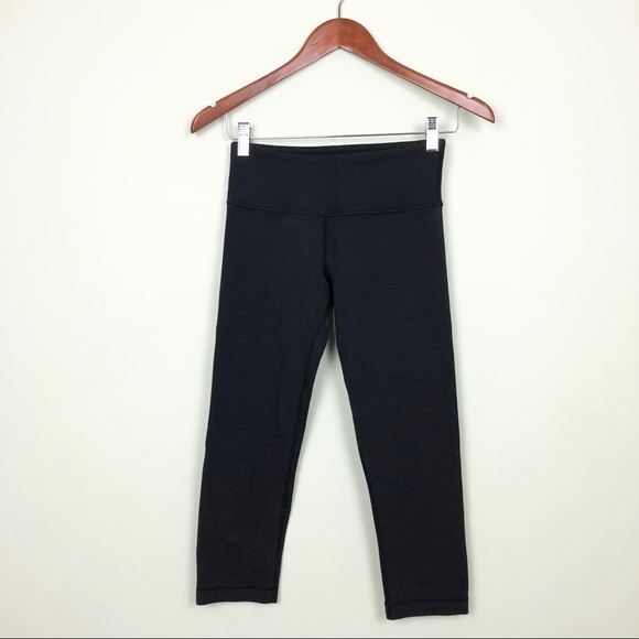 lululemon athletica Pants - Lululemon Athletica black cropped leggings size 4
